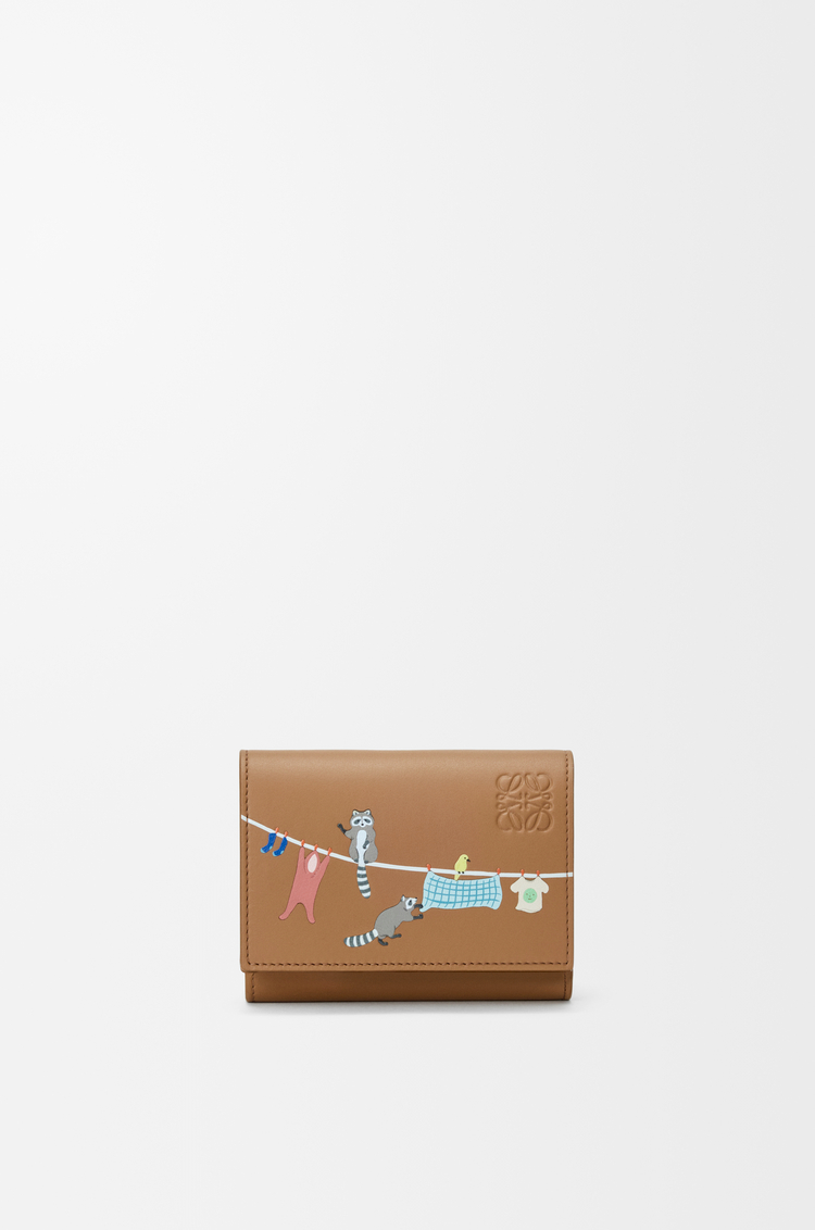 LOEWE アライグマ トライフォールド ウォレット（ナパカーフ） モカ