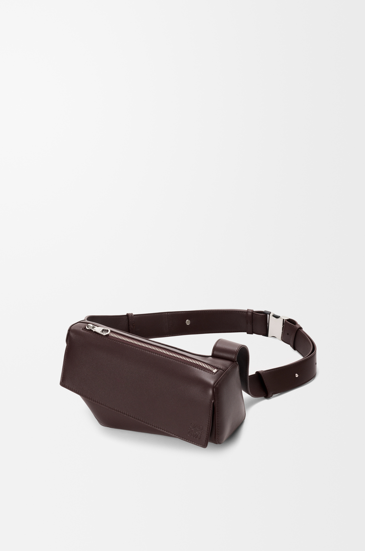 LOEWE Puzzle Featherlight Sling Tasche aus Nappa-Lammleder Dunkler Brownie